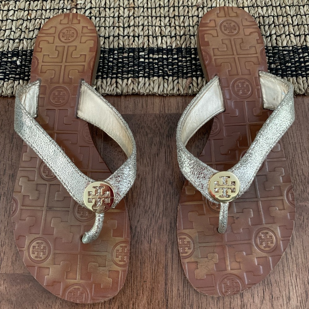 Tory Burch Thora gold flip flop sandals - Picture 2 of 5